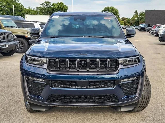 New 2027 Fathom Blue Pearl-Coat Paint Jeep Limited Reserve image 4