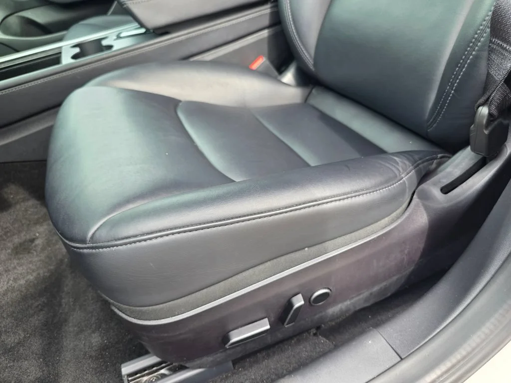 Used 2022  Tesla RWD image 12