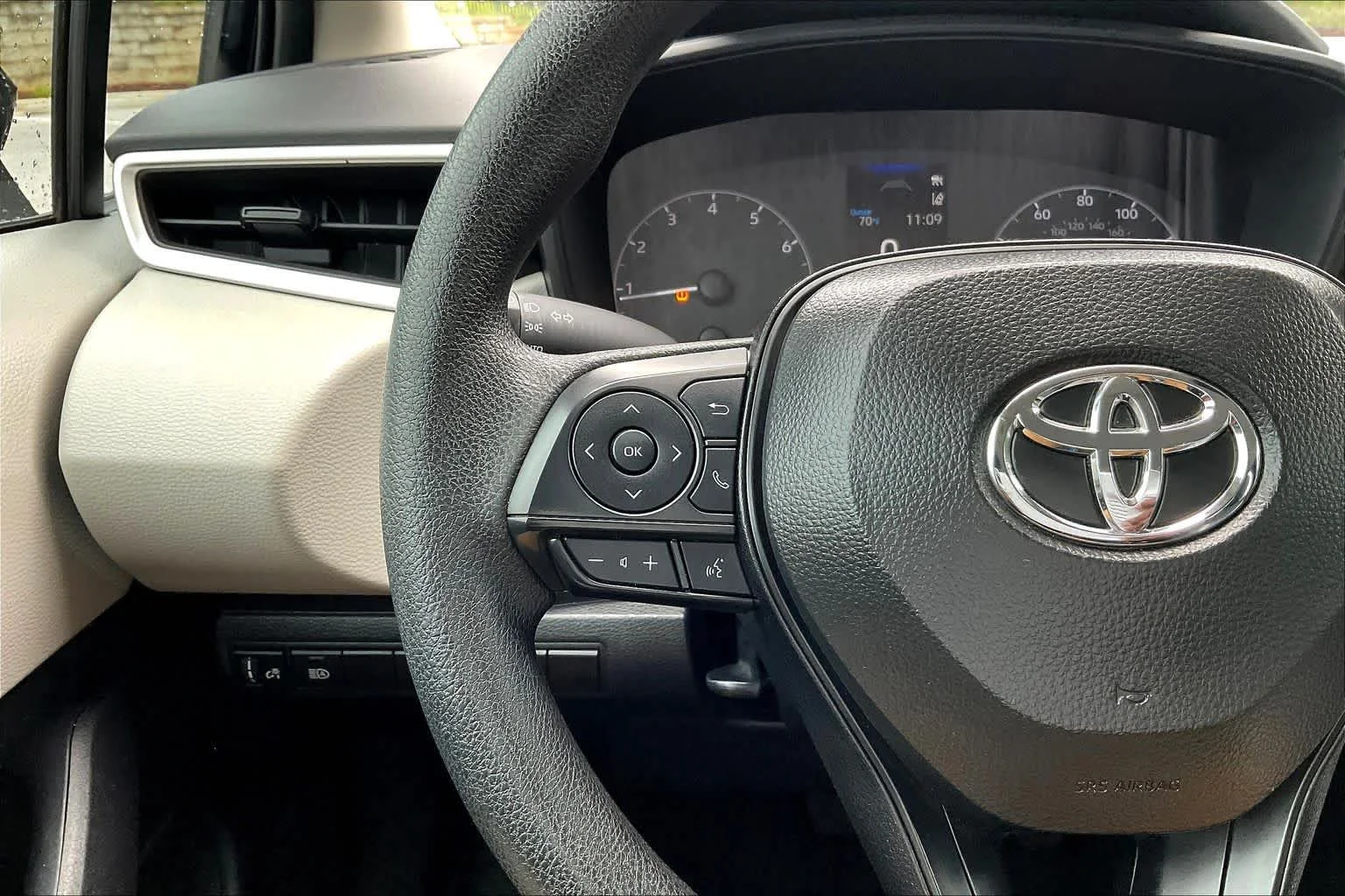 Used 2025 Midnight Black Metallic Toyota LE image 23