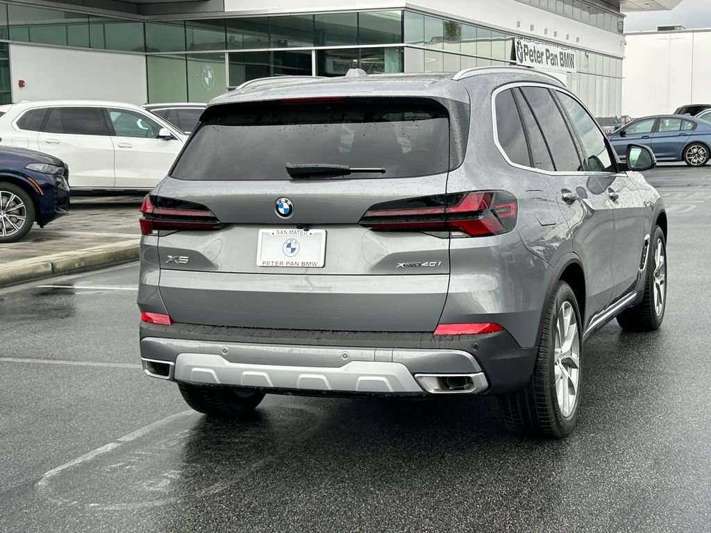 New 2026 Skyscraper Grey Metallic BMW xDrive40i image 5