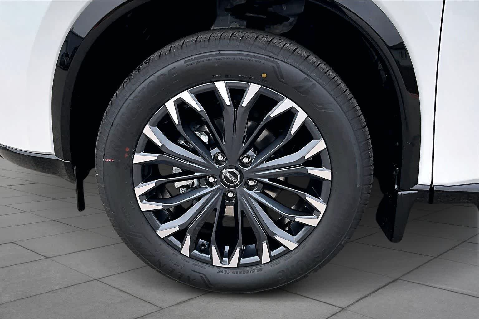 New 2026 Everest White Pearl TriCoat Nissan Platinum image 9