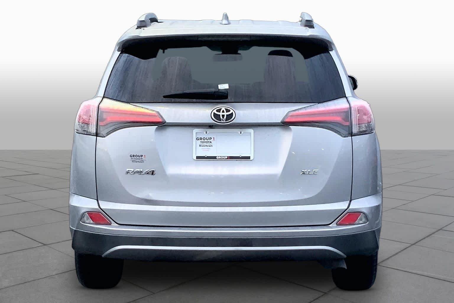 Used 2017 Silver Sky Metallic Toyota XLE image 5