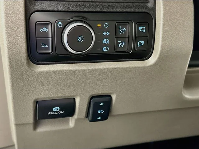 New 2026 White Ford Platinum image 22