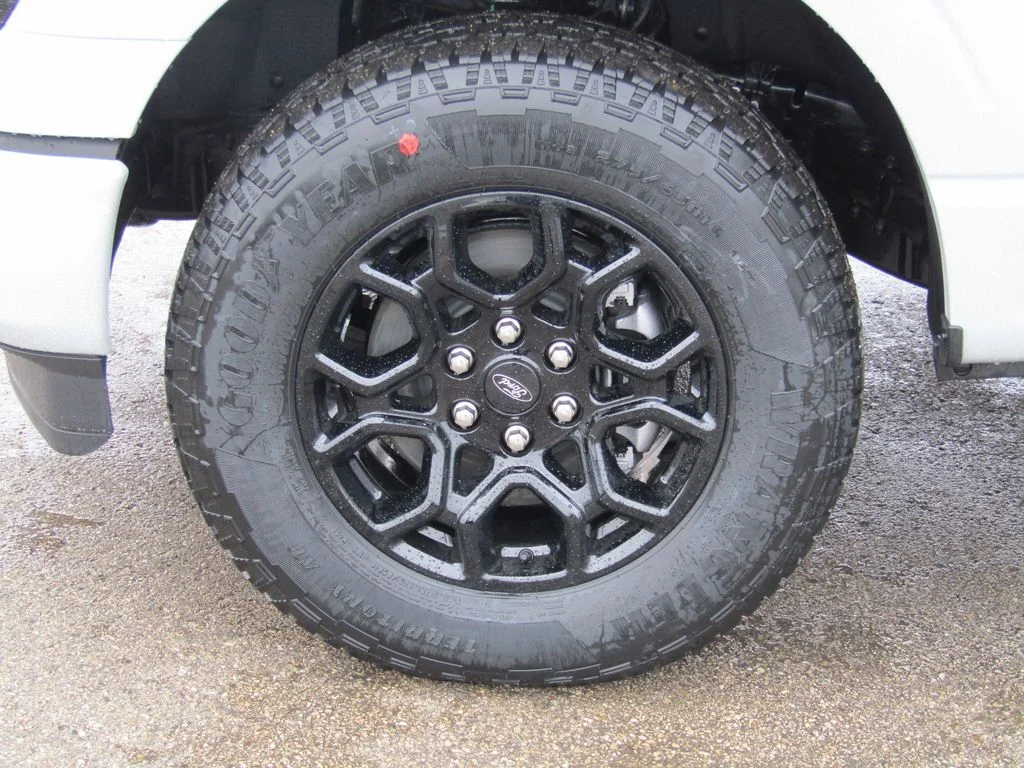 New 2026 Avalanche Ford XLT image 5