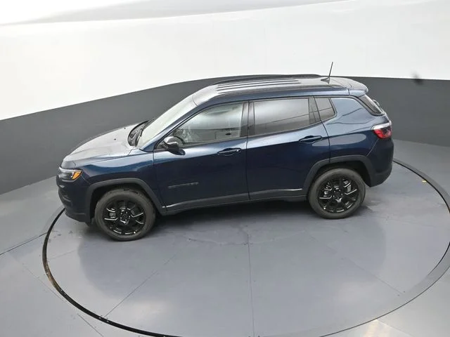 New 2026 Fathom Blue Pearl-Coat Exterior Paint Jeep Latitude image 14