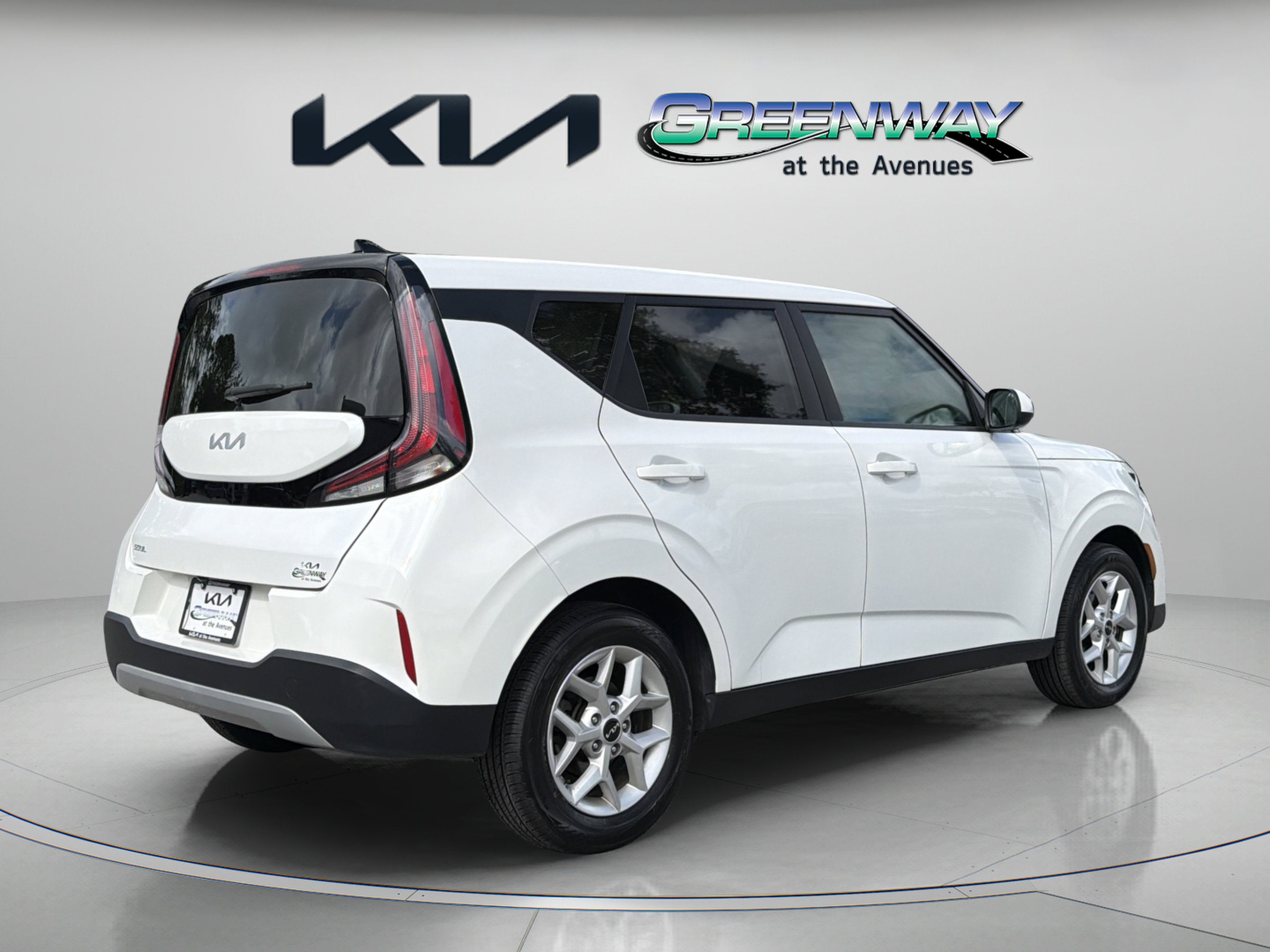 Used 2024 Snow White Pearl Kia LX image 6
