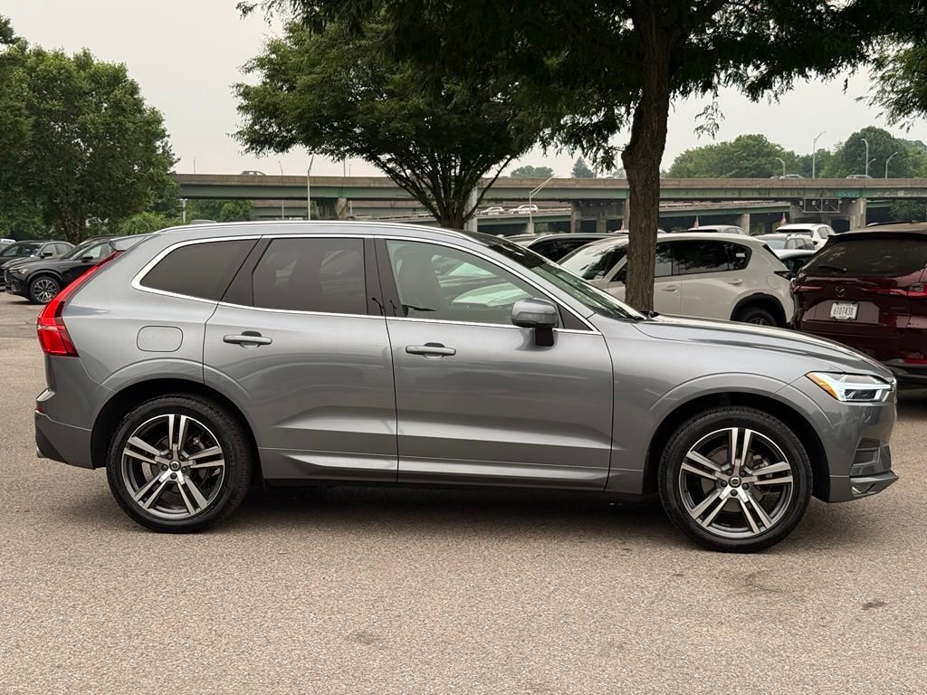 Used 2021 Gray Volvo T5 Momentum image 10