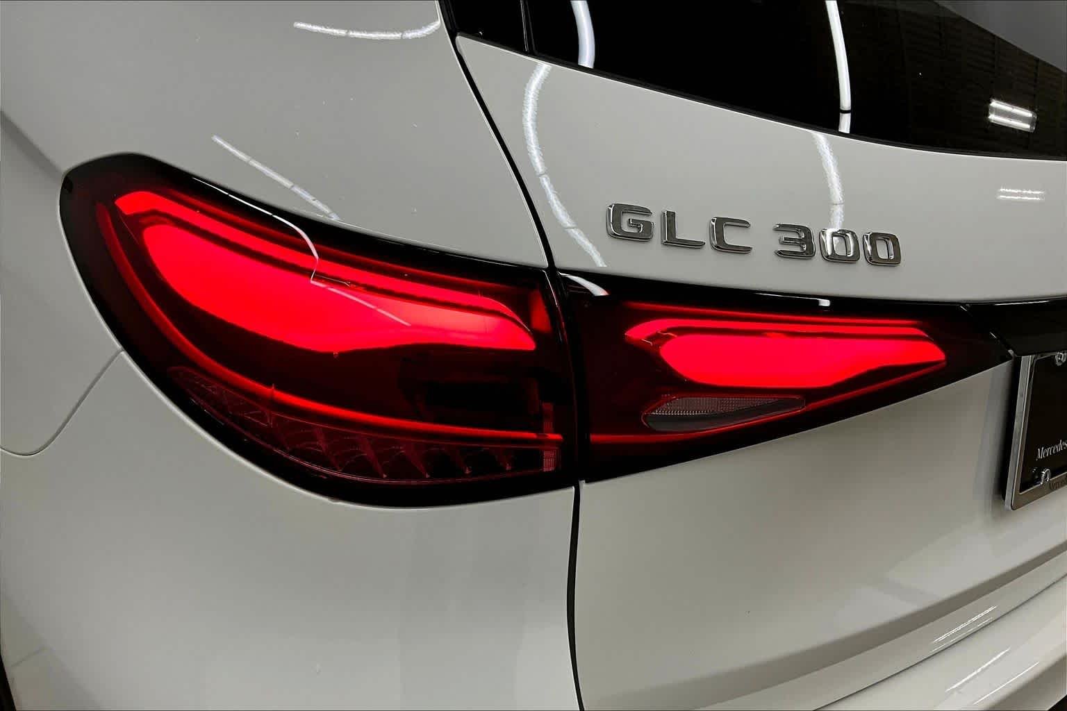 New 2026 Polar White Mercedes-Benz GLC 300 image 14