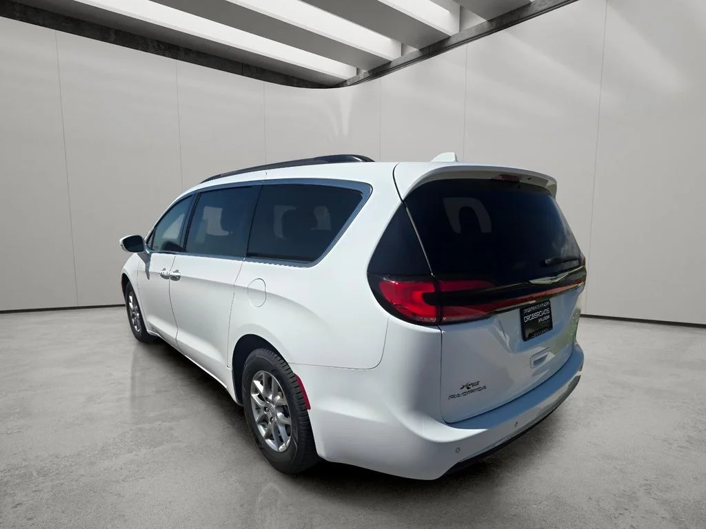 Used 2021 Bright White Clearcoat Chrysler Touring image 3