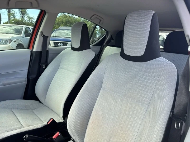 2014 Toyota Prius c One - Photo 15