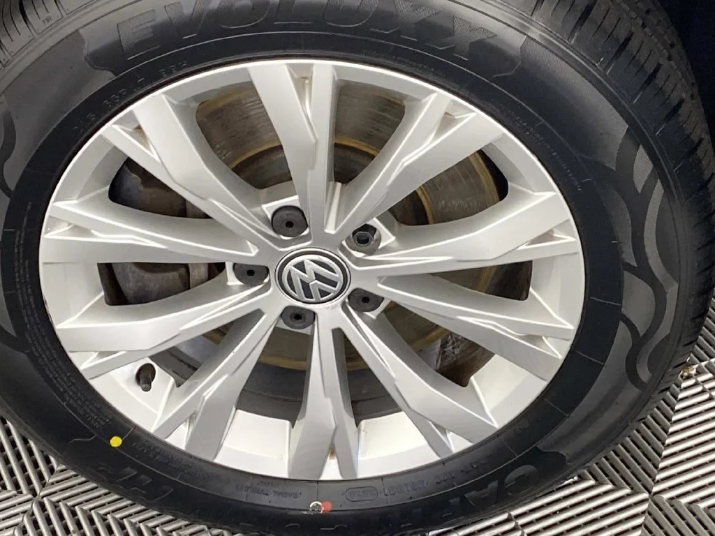 Used 2018 Platinum Gray Metallic Volkswagen 2.0T S image 26