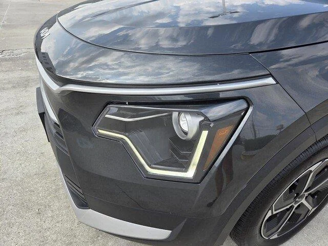 Used 2025 Interstellar Gray Kia LX image 10