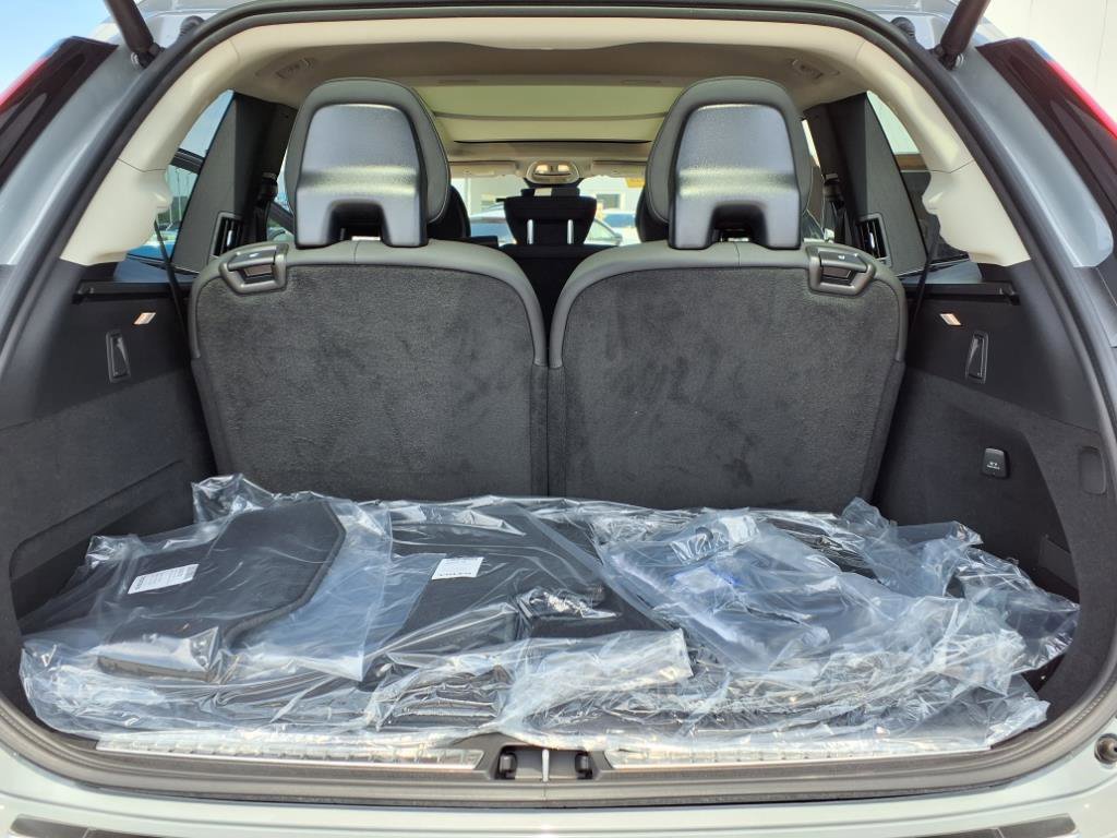 Used 2026 Vapour Grey Metallic Volvo Plus image 13