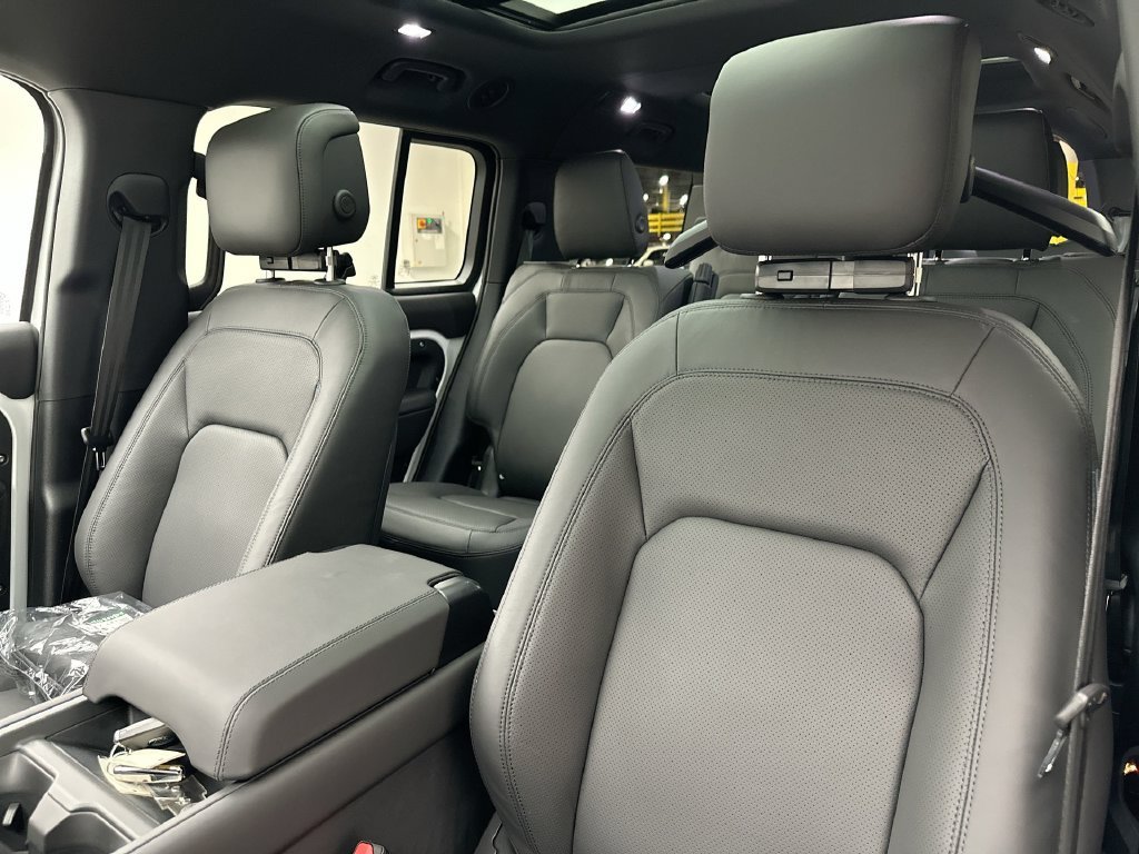 New 2026 Fuji White Land Rover X-Dynamic SE image 11