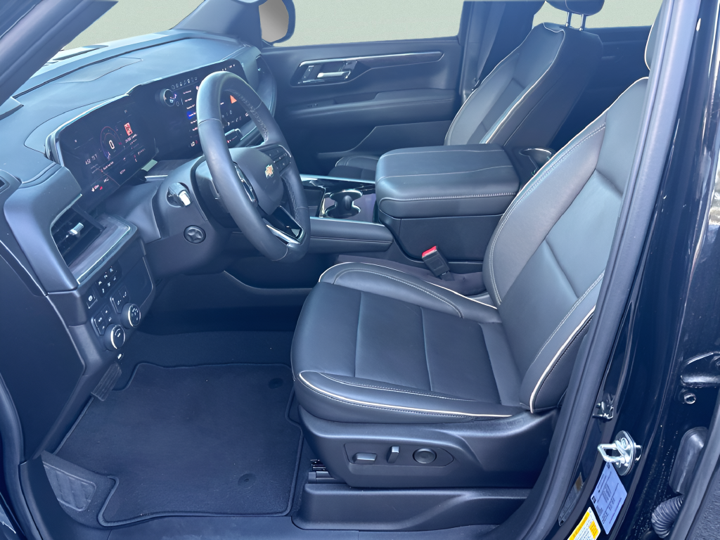 Used 2025 Black Chevrolet Premier image 9