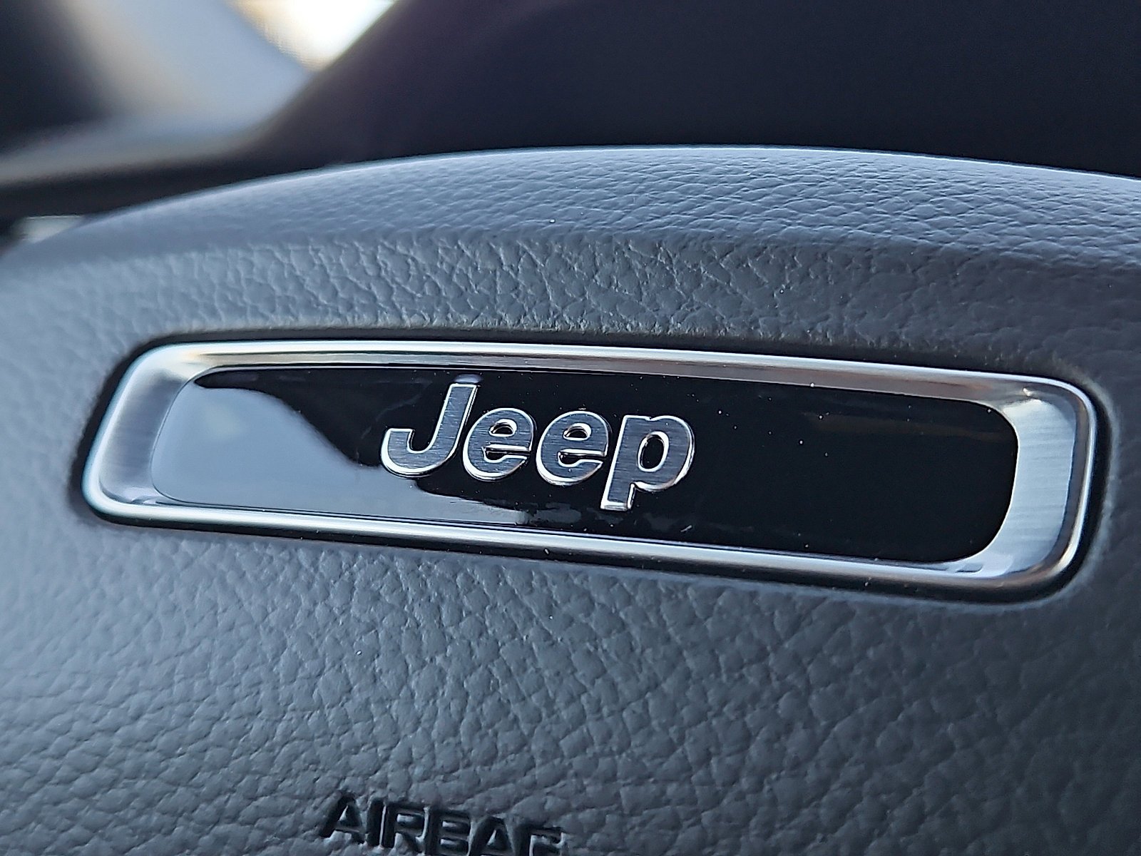 New 2025 Baltic Gray Metallic Clear-Coat Exterior Paint Jeep Altitude image 30