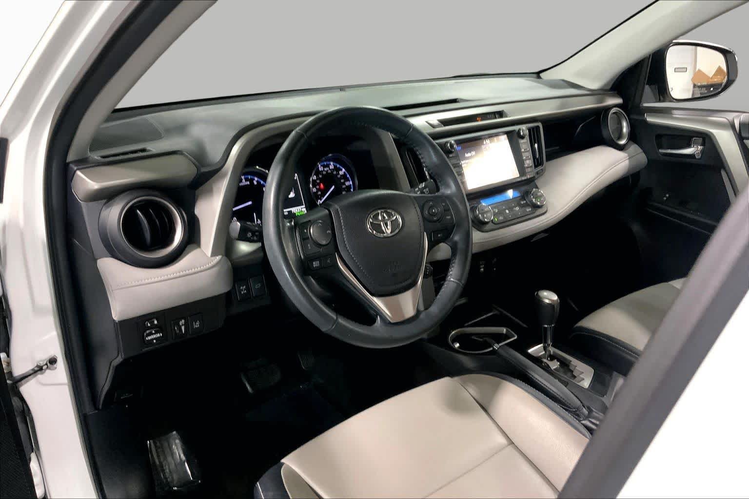 Used 2017 Blizzard Pearl Toyota Limited image 18