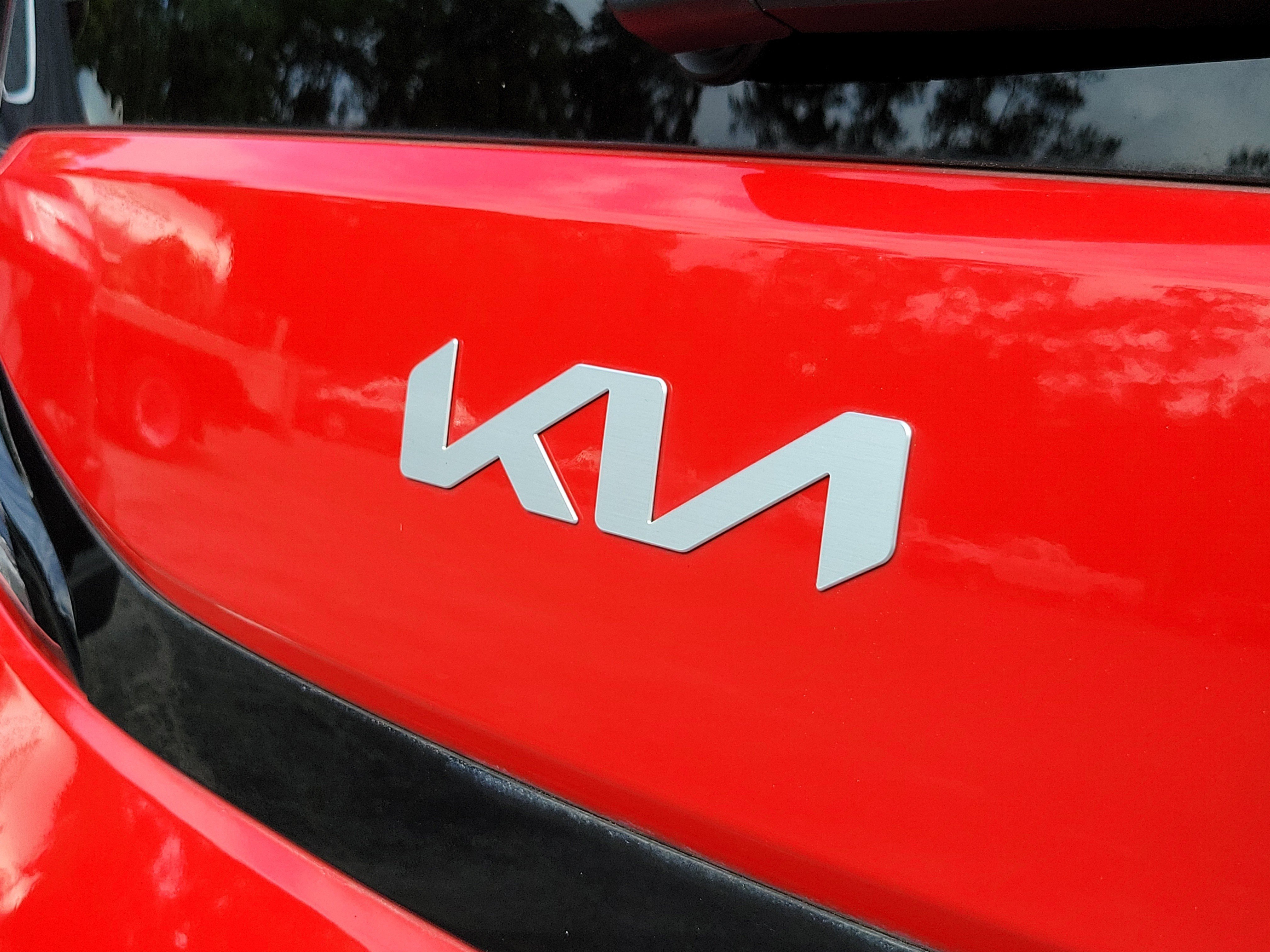 Used 2024 Inferno Red Kia LX image 5