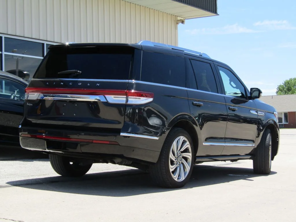 Used 2023 Starlight Lincoln Reserve image 3