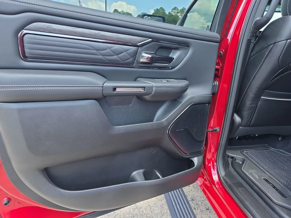 New 2026 Molten Red Pearl-Coat Exterior Paint RAM Limited image 26