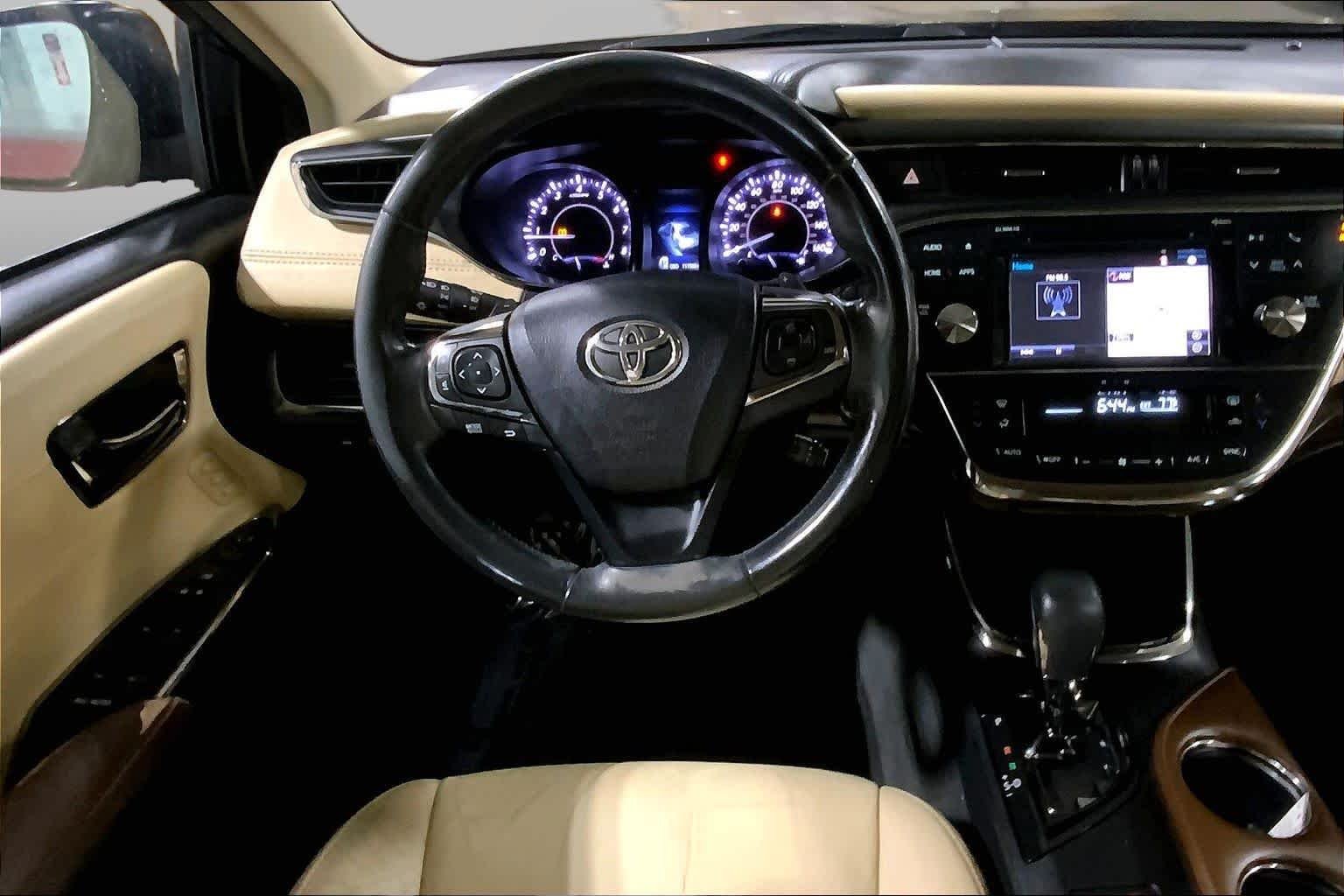 Used 2015 Ooh La La Rouge Mica Toyota XLE Touring image 6