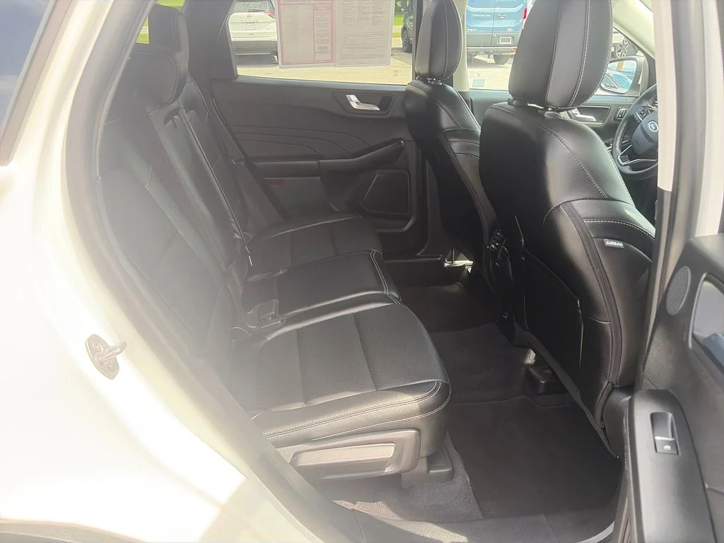 Used 2022 White Ford SEL image 38
