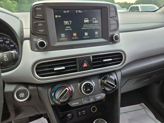 Used 2021 White Hyundai SEL image 25