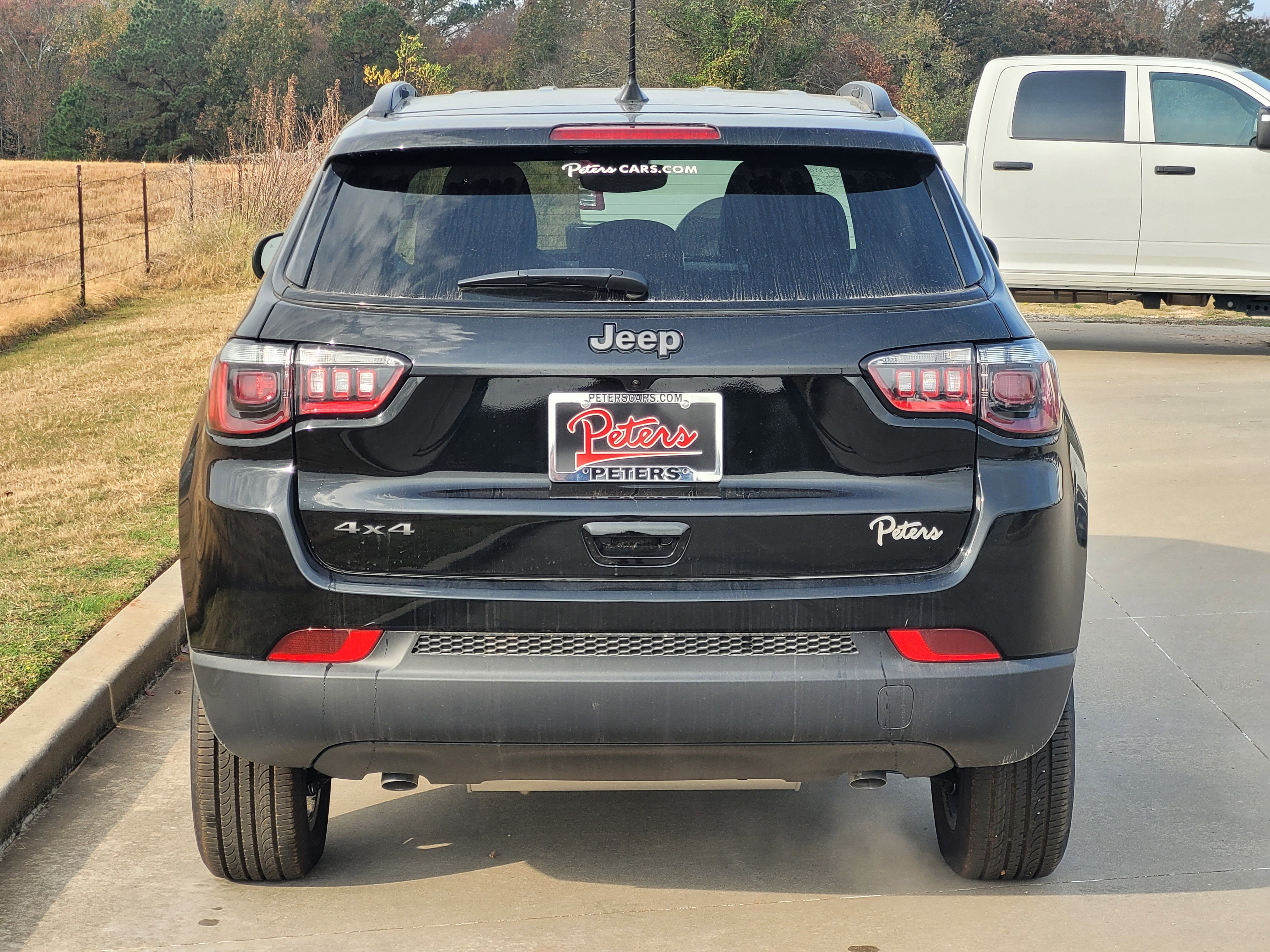 New 2026 Diamond Black Crystal Pearlcoat Jeep Latitude image 4
