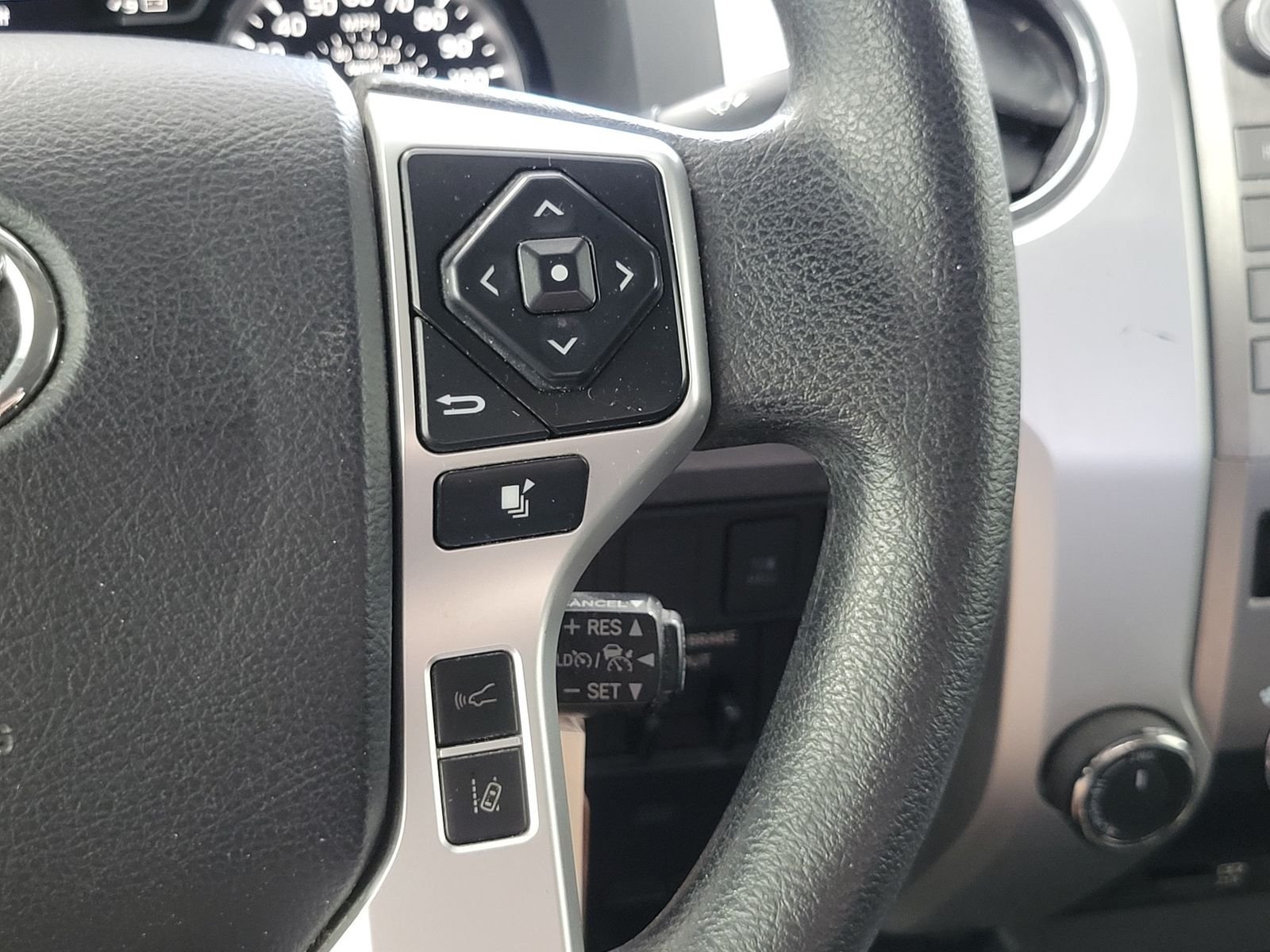 Used 2021 White Toyota SR5 image 17