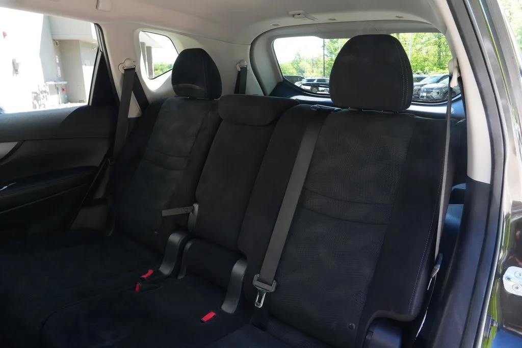 Used 2014 Black Nissan SV image 32