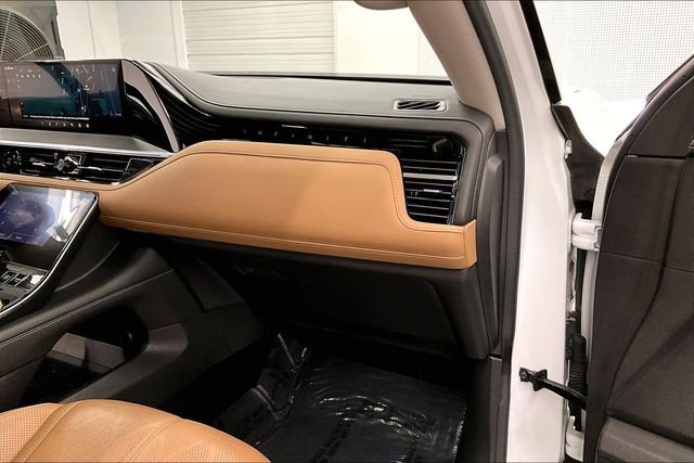 2025 INFINITI QX80 Sensory 4WD - Photo 19