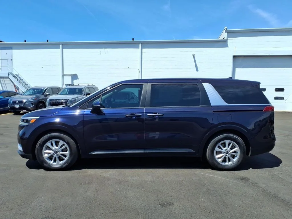 Used 2023 Blue Kia LX Seat Package image 7