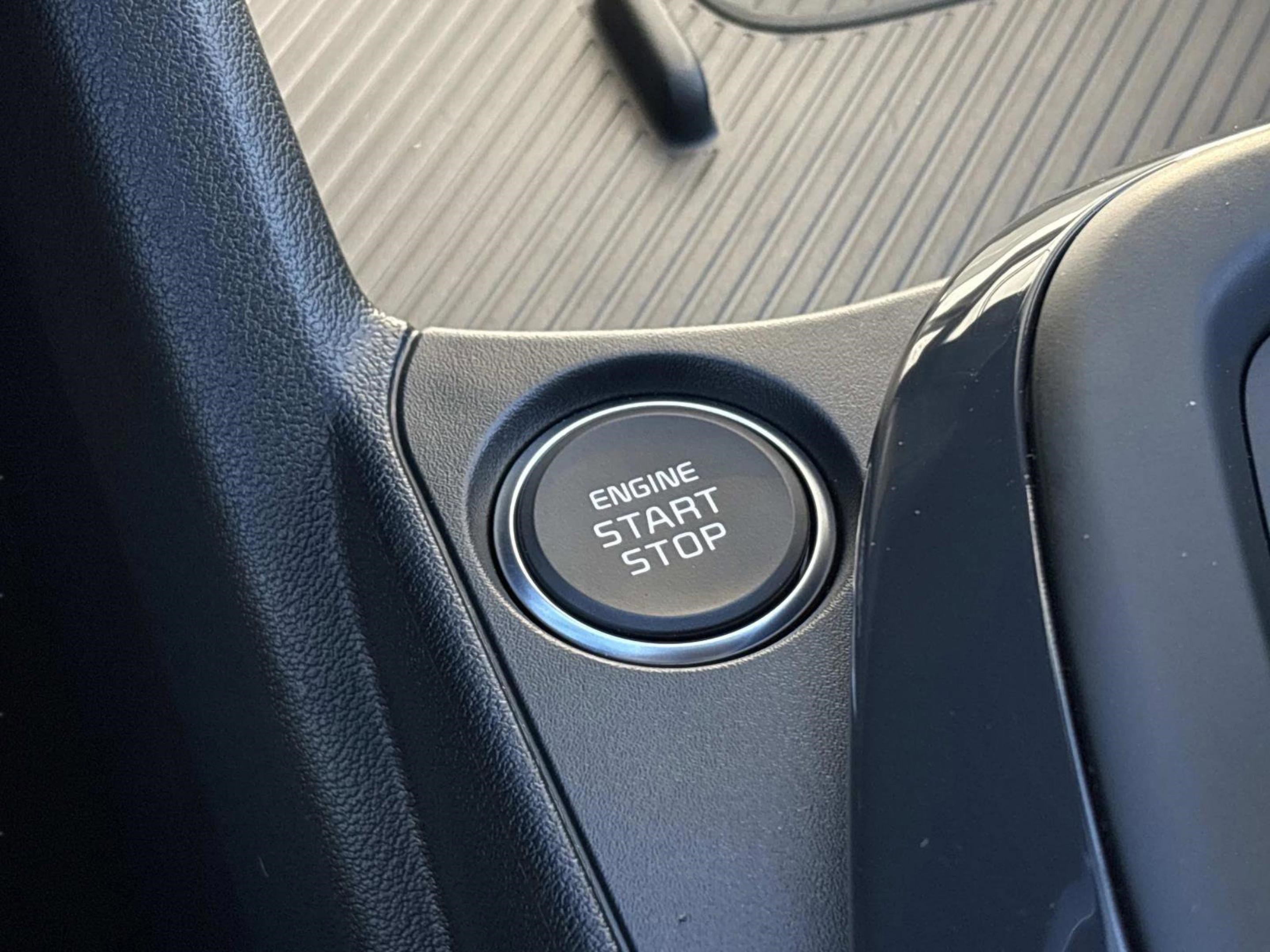 New 2025 Snow White Pearl Kia EX image 29