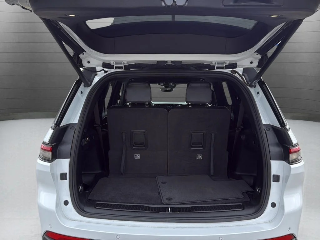 Used 2021 White Jeep Altitude image 25