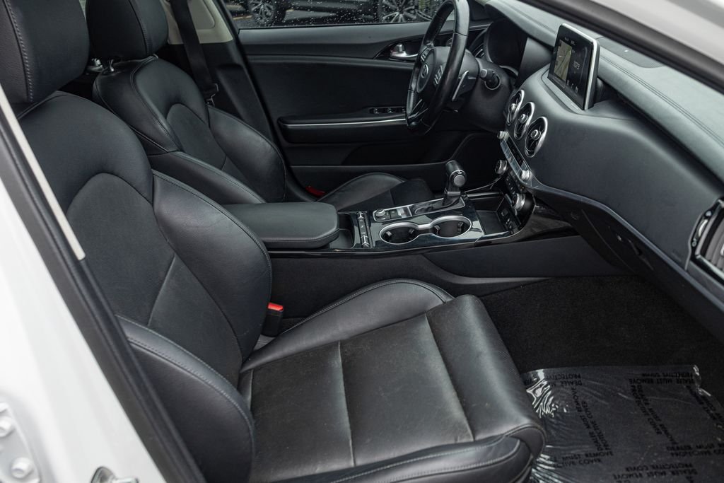 Used 2018 White Kia Premium image 33