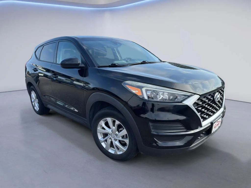 Used 2019 Black Noir Pearl Hyundai SE image 4