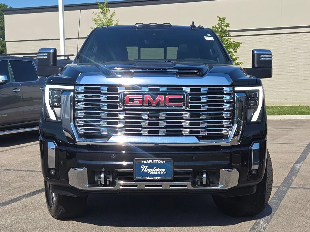 Used 2024 Black GMC Denali image 5