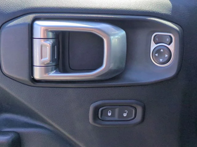 Used 2018 Black Jeep Unlimited Rubicon image 13