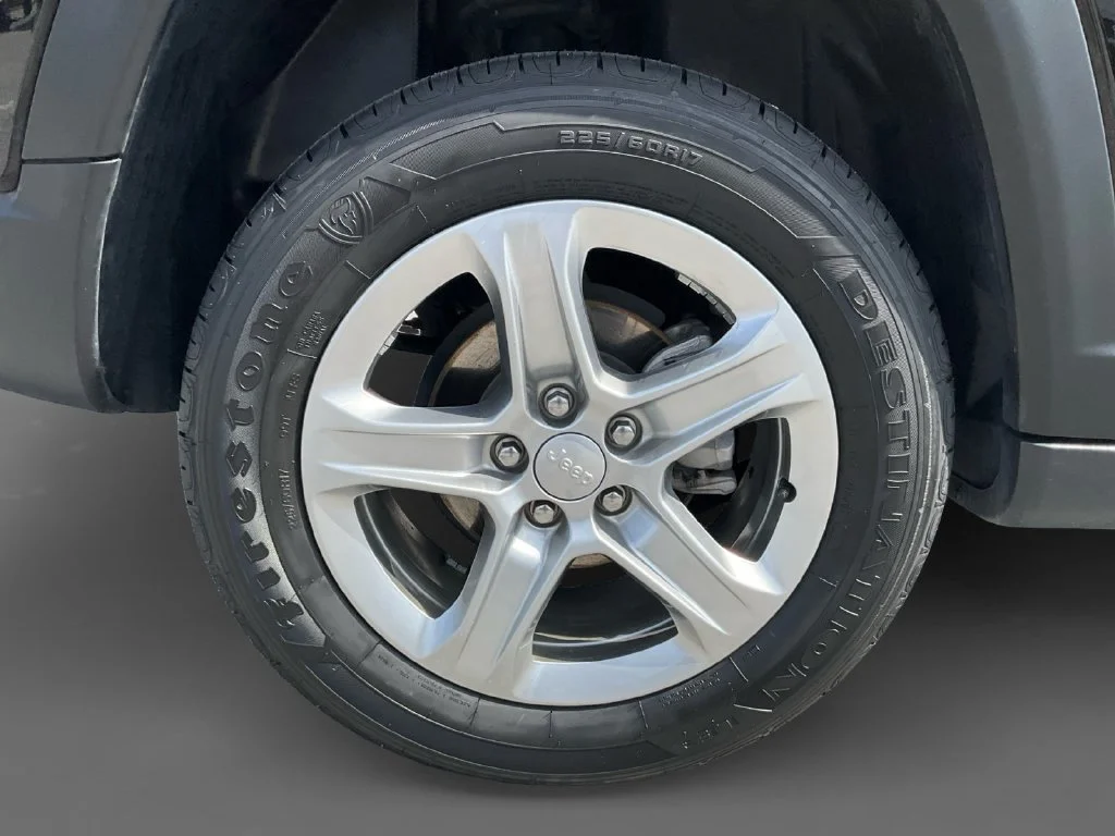 Used 2024 Black Jeep Latitude image 11