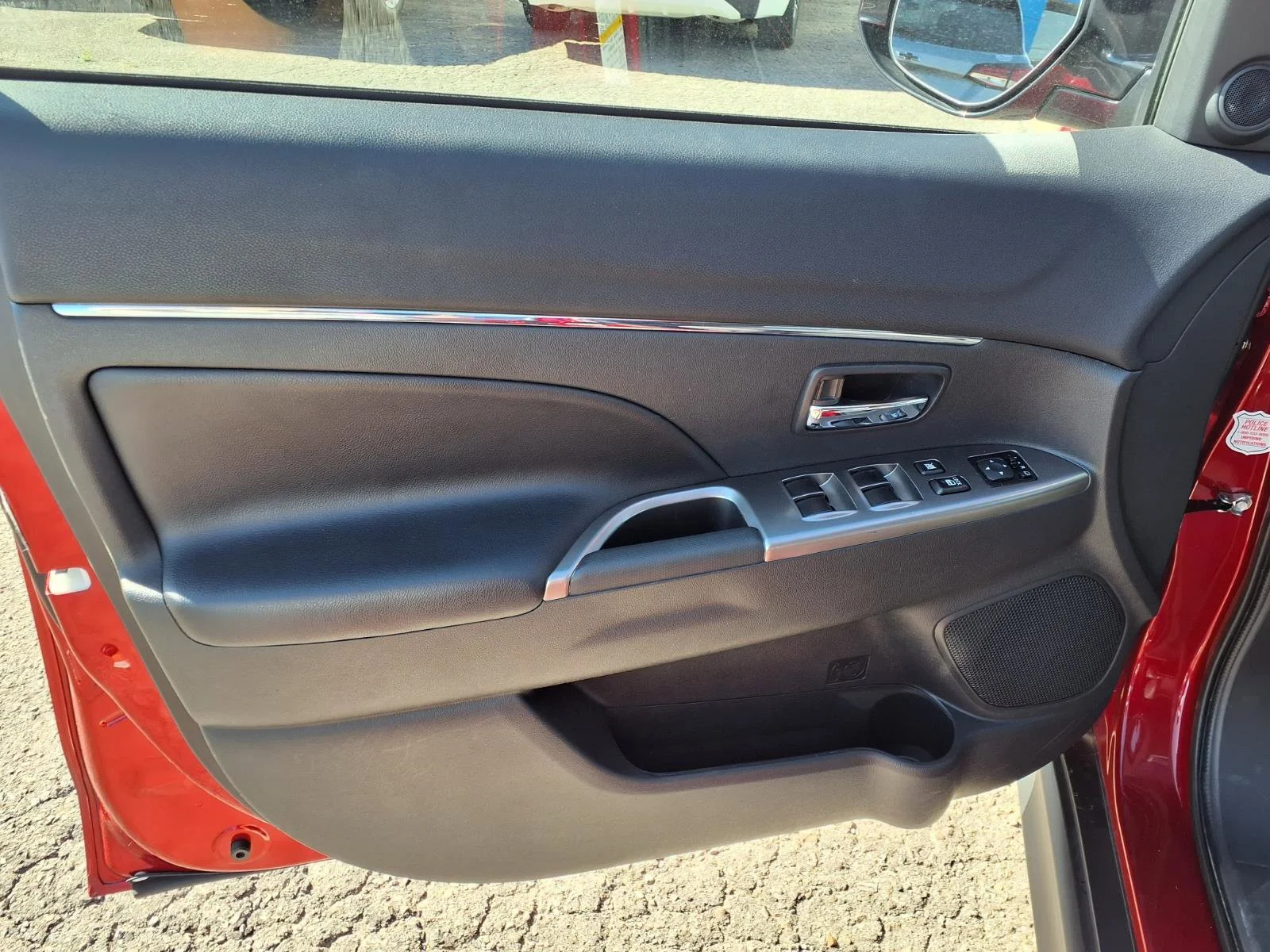 Used 2025 Red Mitsubishi SE image 14