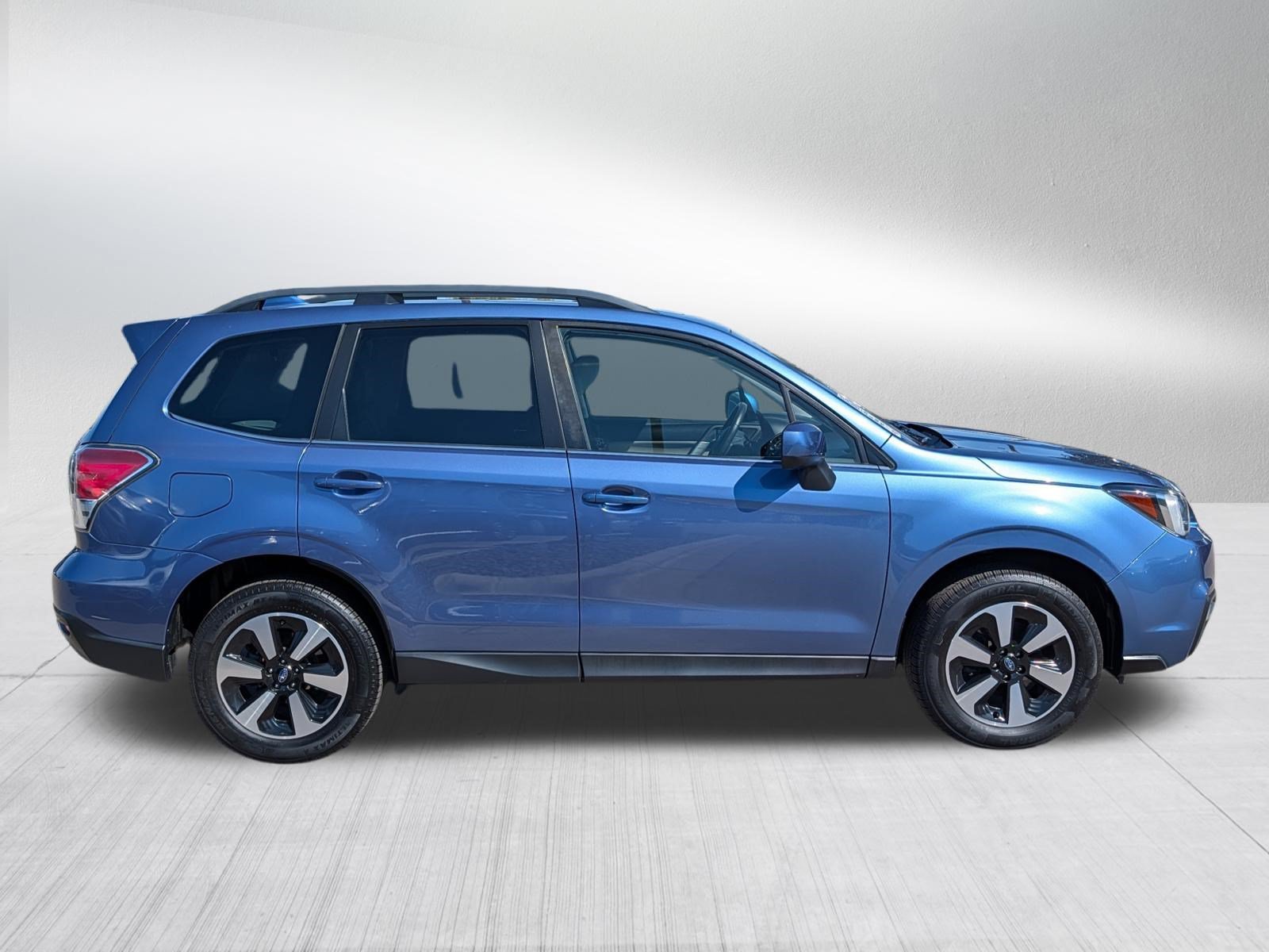 Used 2018 Quartz Blue Pearl Subaru Limited image 8