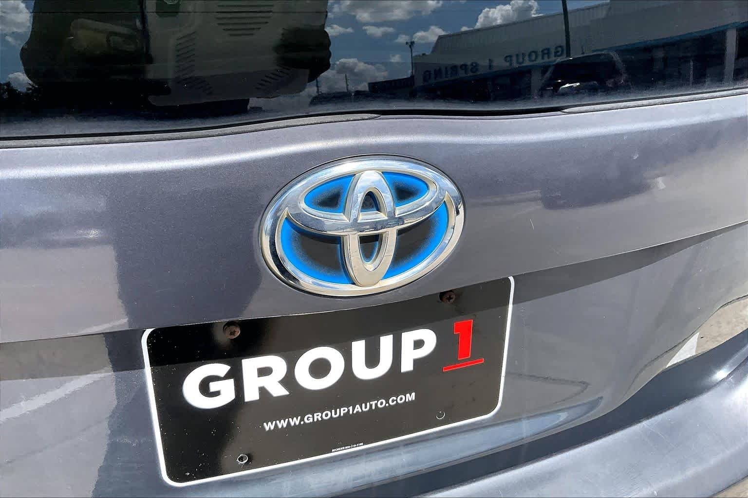 Used 2011 Winter Gray Metallic Toyota I image 9