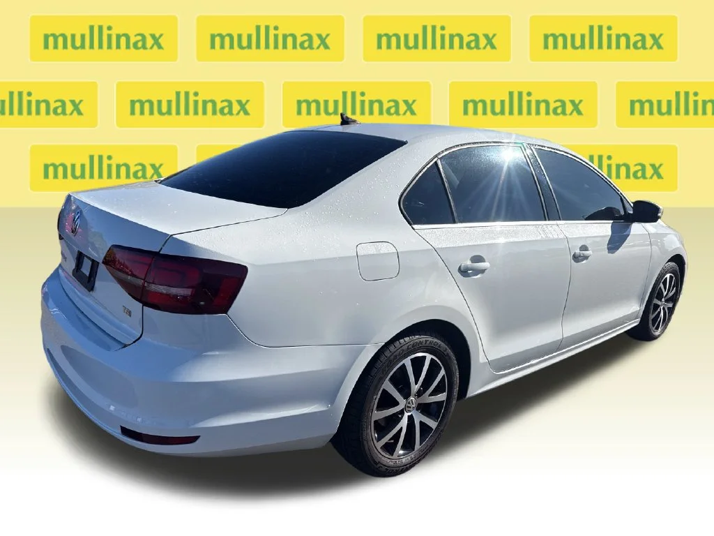 Used 2017 White Volkswagen 1.4T SE image 3