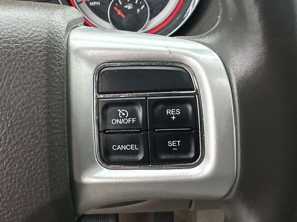 Used 2013 Gray Dodge Crew image 27