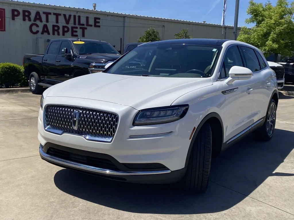 Used 2022 White Lincoln Reserve image 3