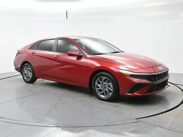 Used 2024 Ultimate Red Hyundai SEL image 1