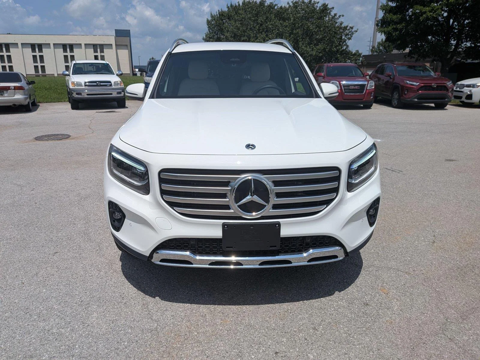 Used 2025  Mercedes-Benz GLB 250 image 8