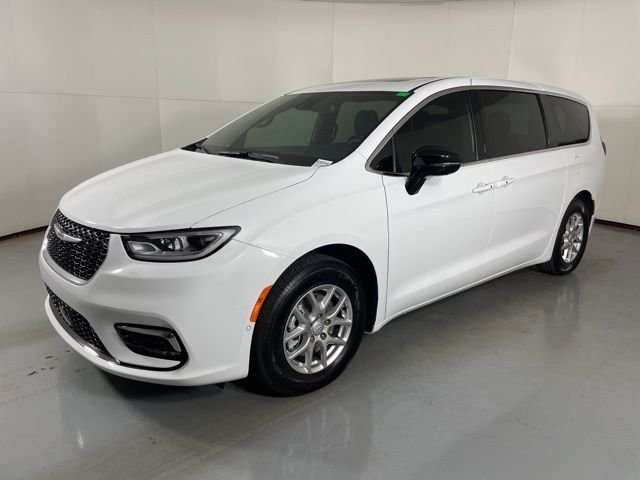 New 2026 Bright White Clear-Coat Exterior Paint Chrysler Select image 4