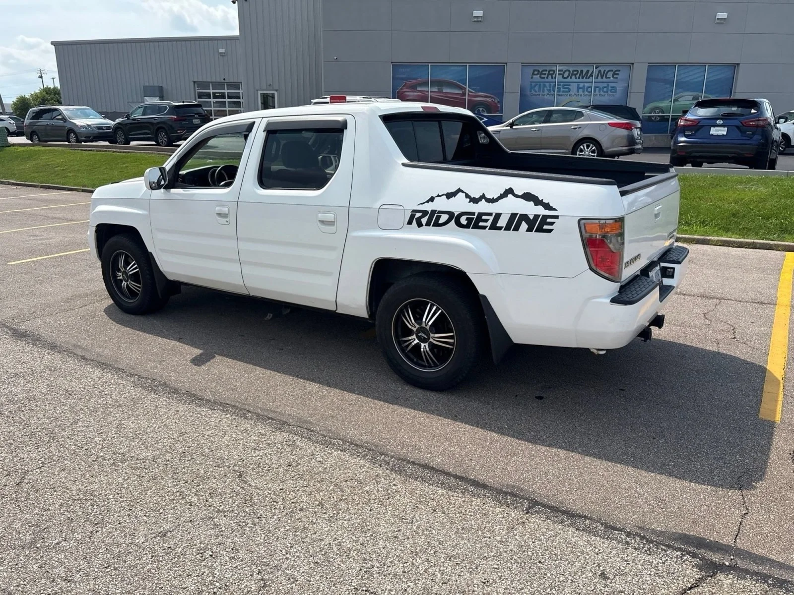 Used 2008 Taffeta White Honda RTL image 2