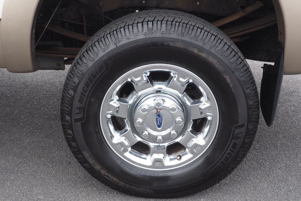 Used 2012 White Ford Lariat image 9
